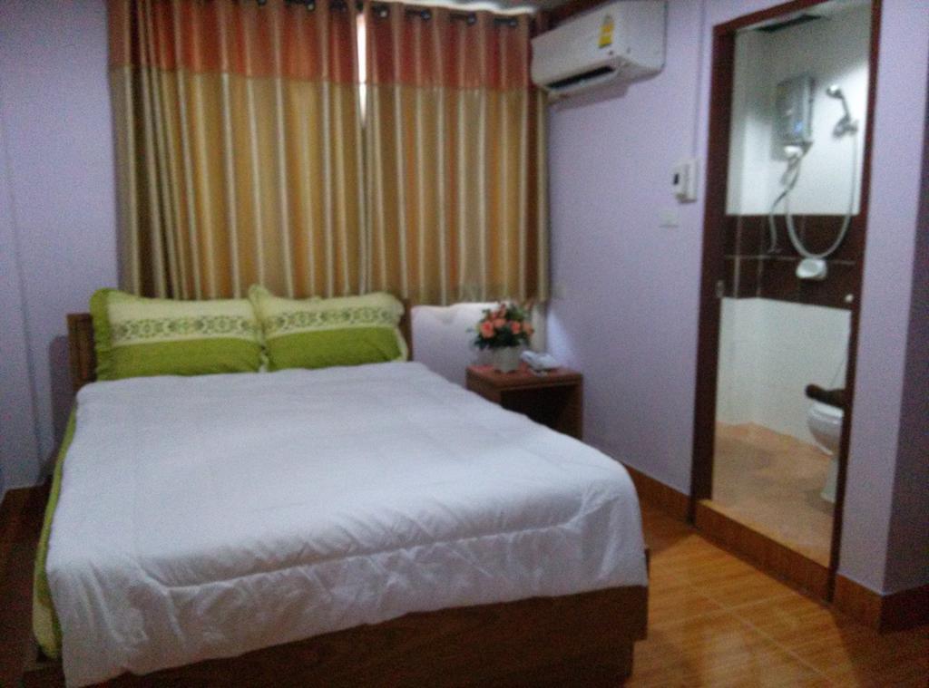 Phoonsab Hostel Phitsanulok Exterior photo